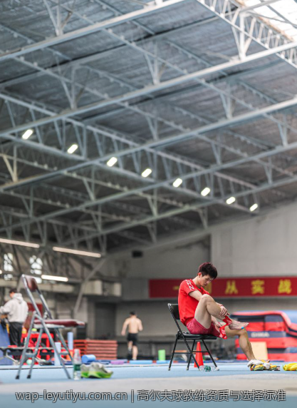 高尔夫球教练资质与选择标准
